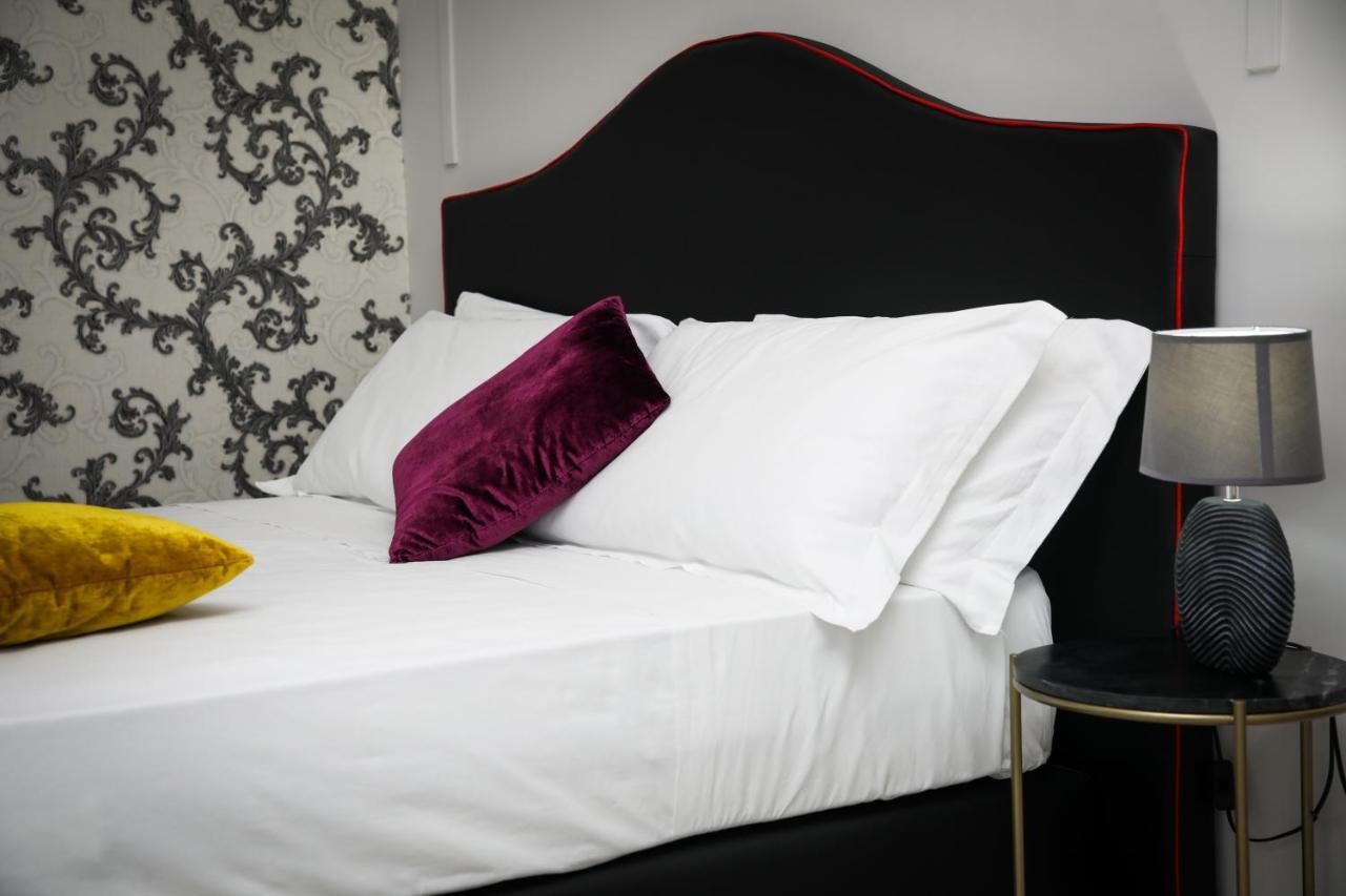 Principessa Isabella Luxury Rooms Salerno Exterior foto